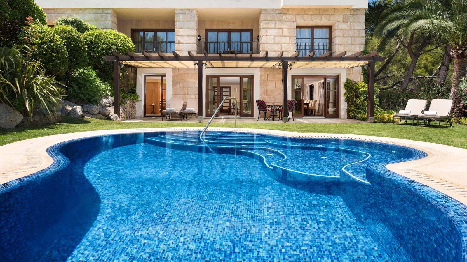 Castillo Hotel Son Vida Villa Suite 私人泳池與花園