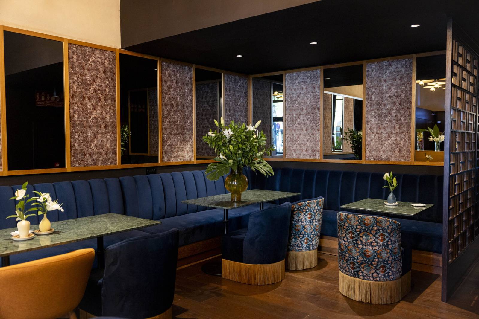 塞維亞 Cavalta Boutique Hotel 餐廳藍色絨布長沙發座