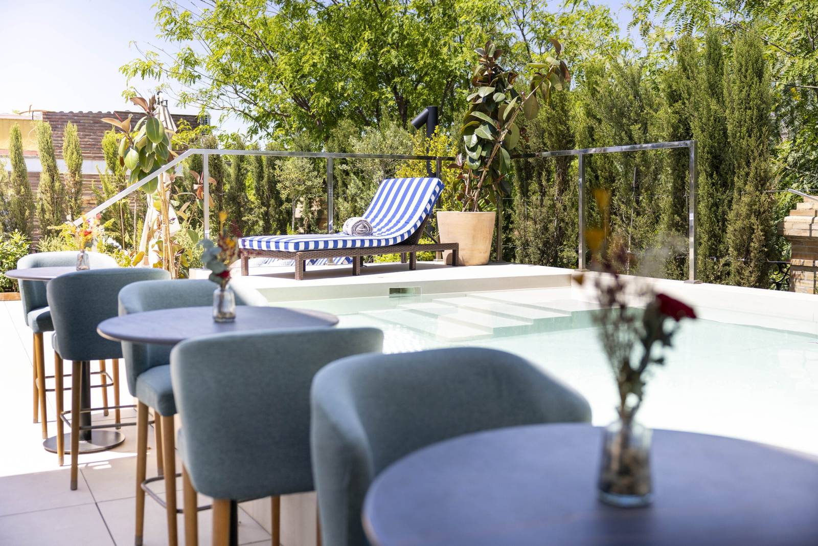 塞維亞 Cavalta Boutique Hotel Rooftop Alzali 泳池旁座位