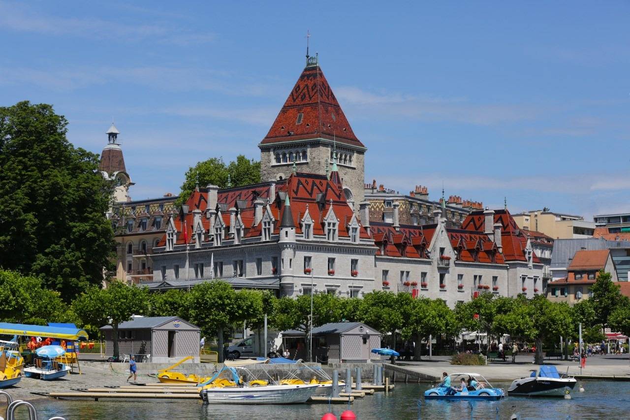 洛桑 Château d'Ouchy 從烏契港望向湖畔城堡
