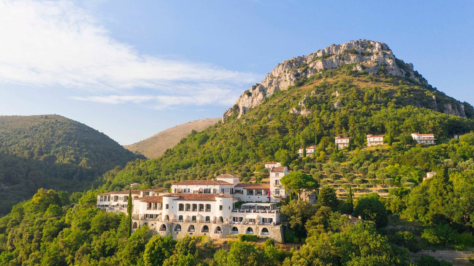 旺斯 Château Saint-Martin & Spa 山坡上的城堡酒店與石灰岩山景