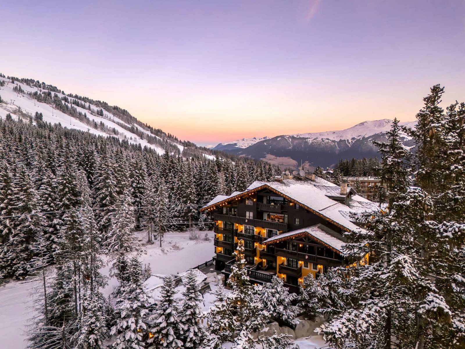Courchevel 1850 黃昏雪景與冷杉林