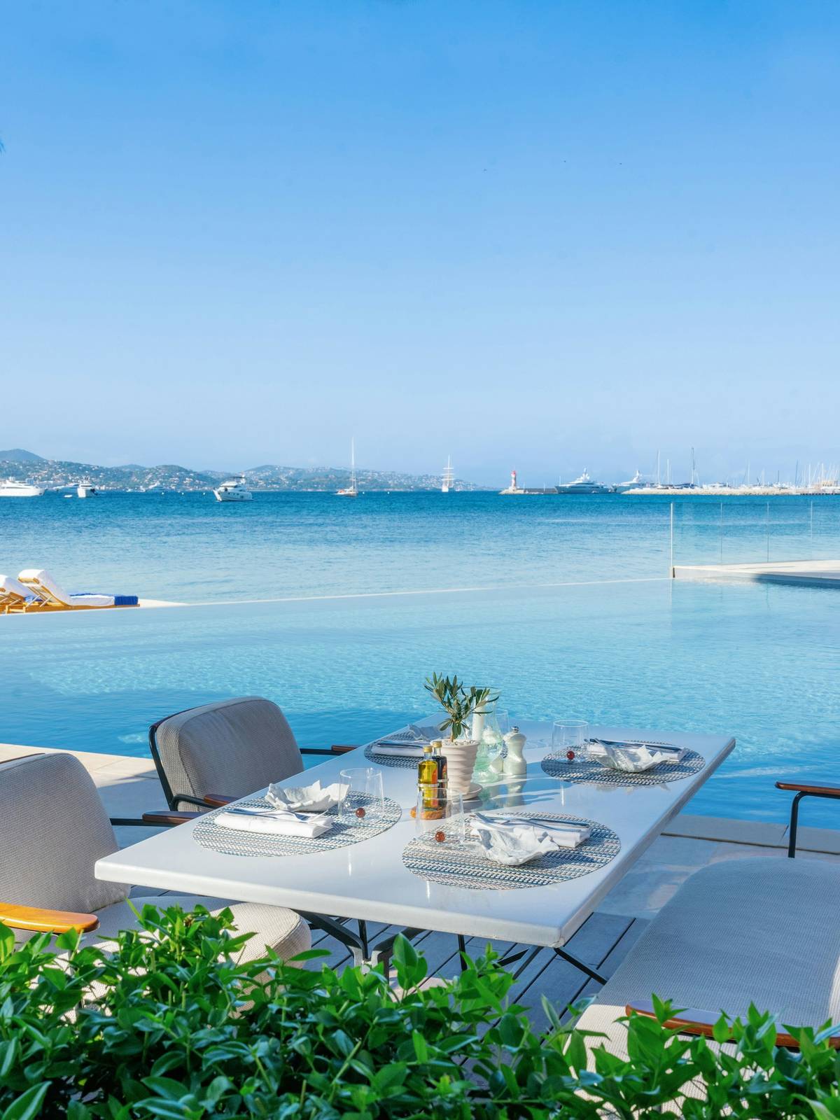 Cheval Blanc St-Tropez Le Bar Restaurant 面海座位