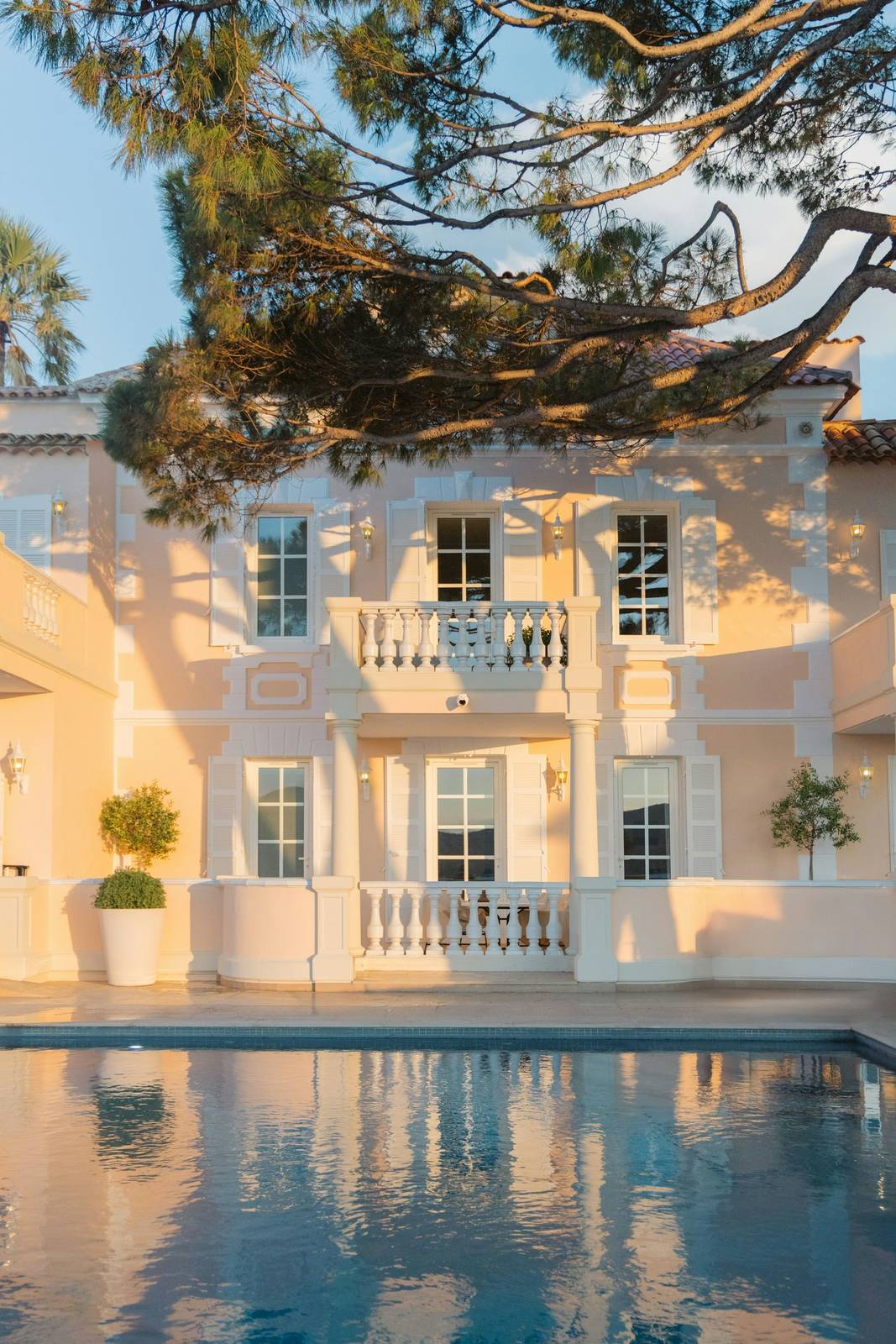 Cheval Blanc St-Tropez 普羅旺斯風格建築與泳池