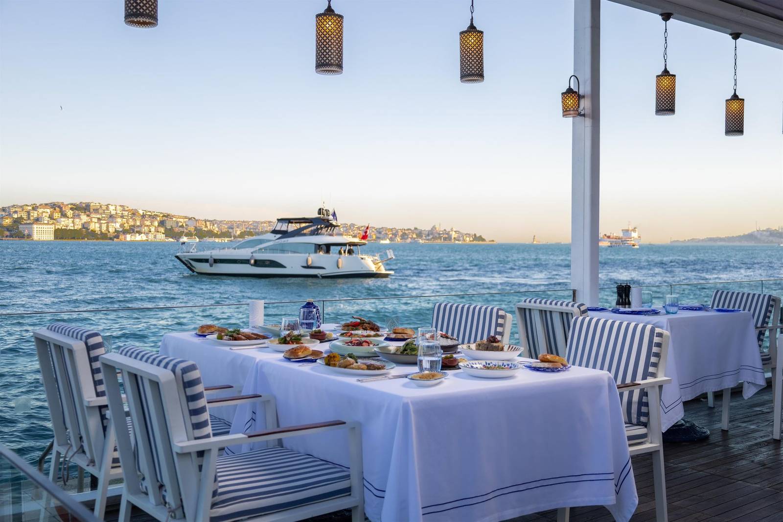 Bosphorus Grill 海濱戶外座位