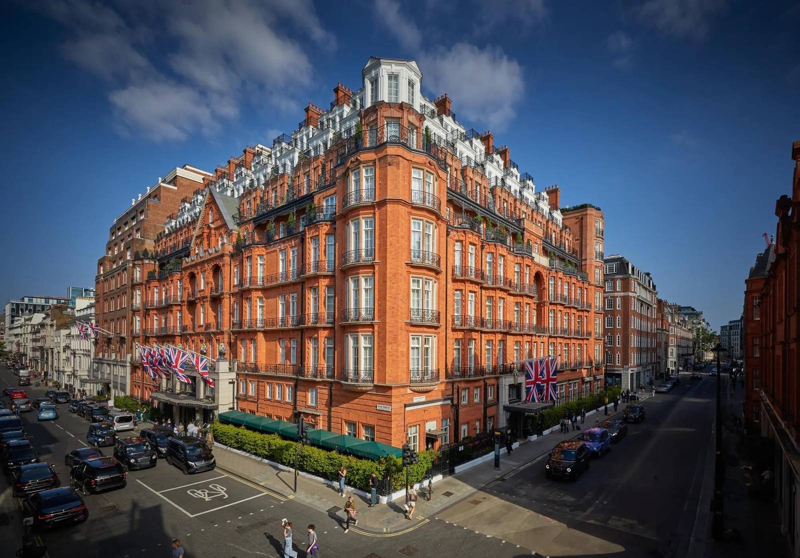 倫敦 Claridge's 紅磚建築外觀與 Brook Street 街角