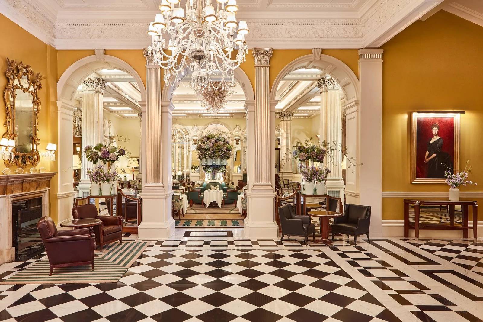 倫敦 Claridge's 黑白棋盤地磚大廳