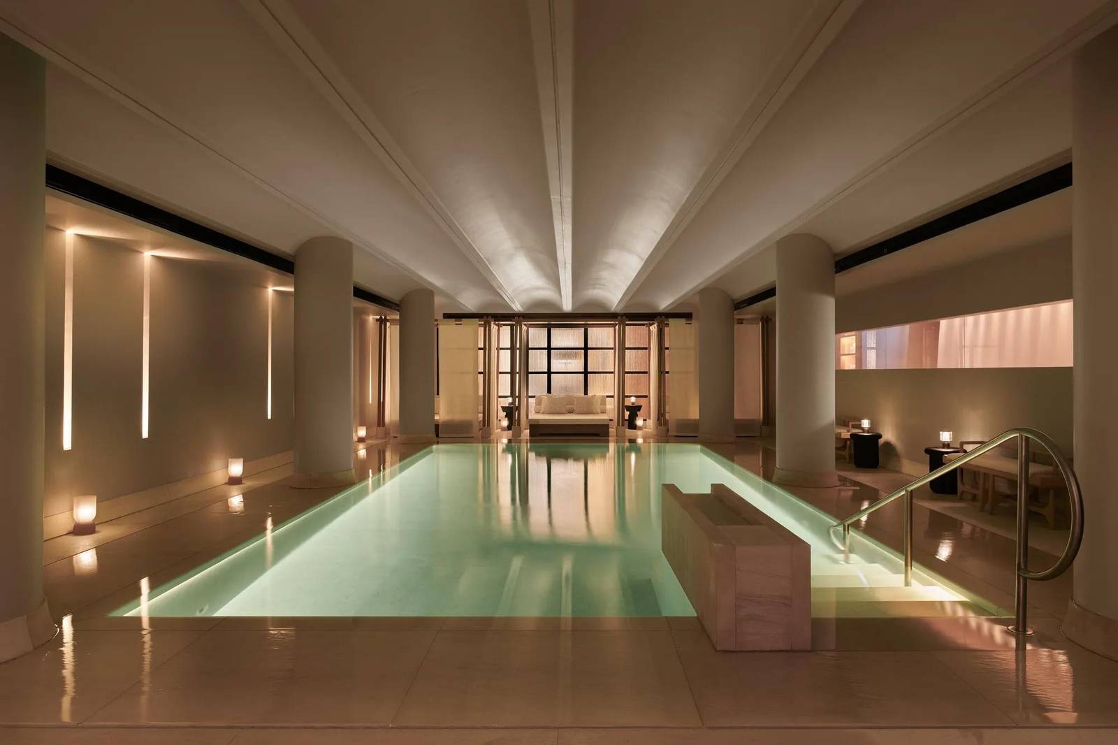 倫敦 Claridge's Spa 拱頂石柱室內泳池