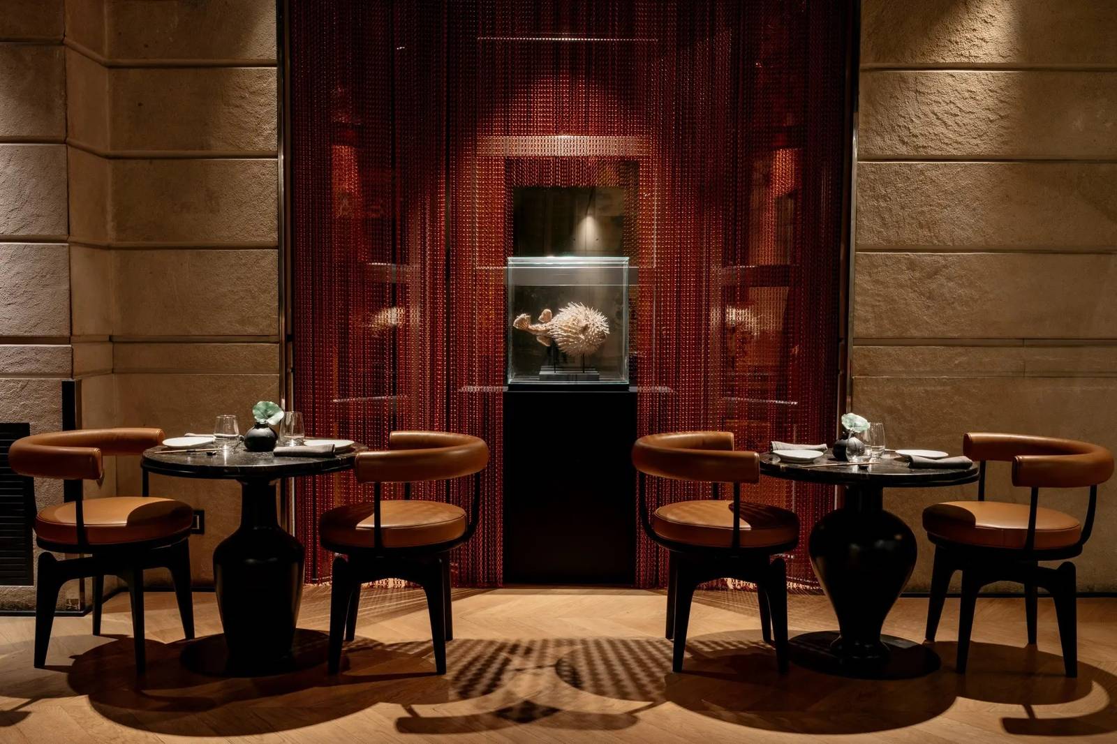 Claris Hotel & Spa Os-Kuro 壽司爐烤吧用餐區