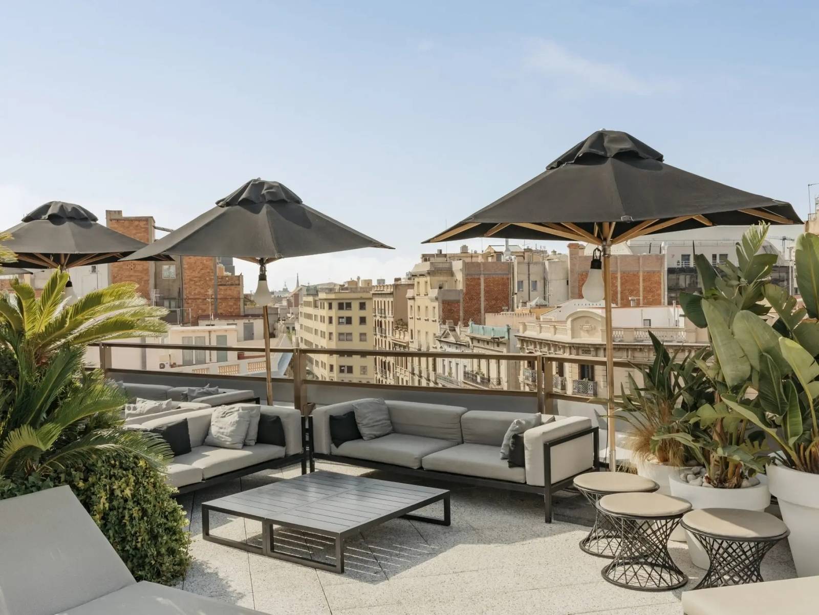 Claris Hotel & Spa 頂樓露台望向擴建區街景