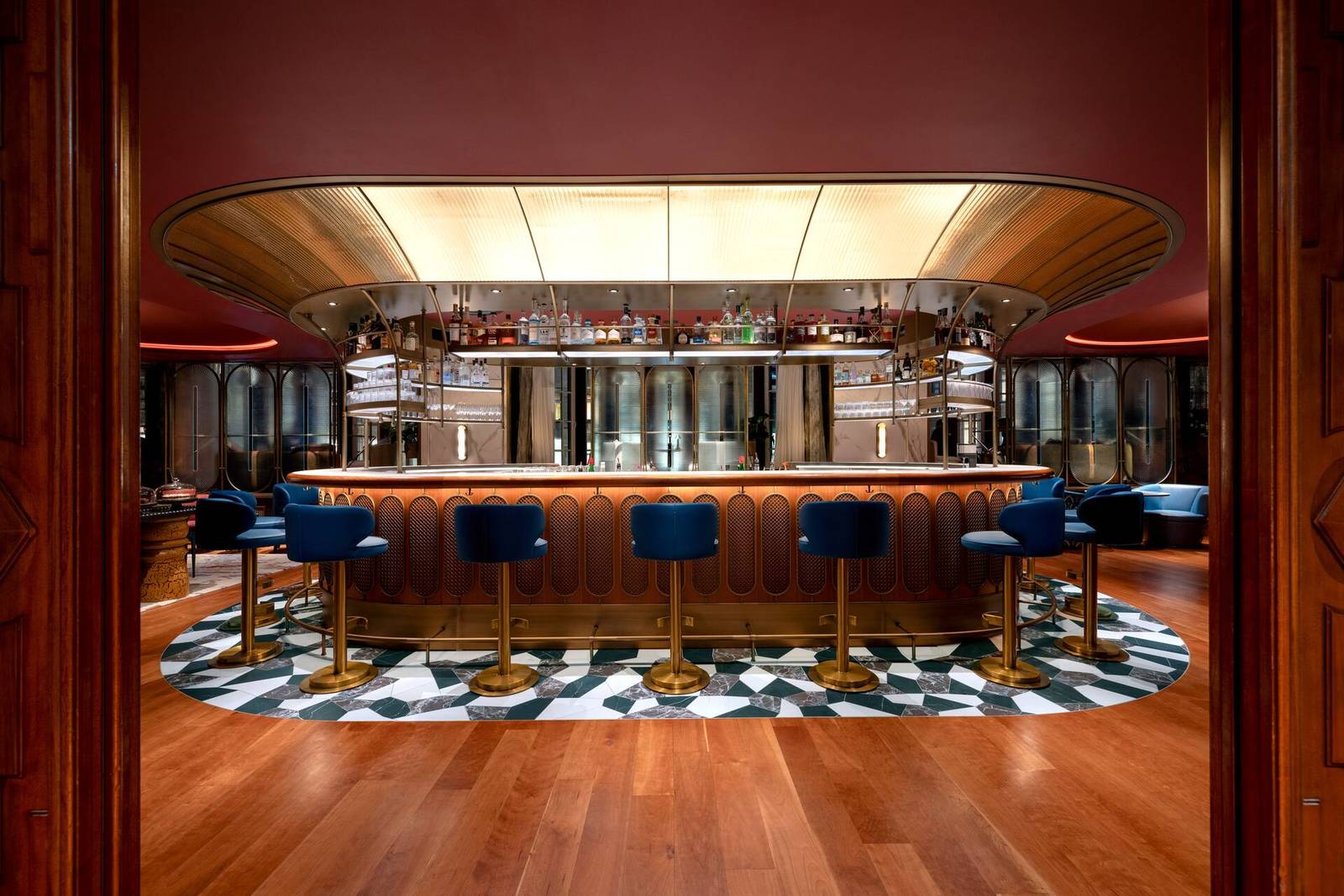 漢堡康萊德酒店 GRETA OTO Bar 橢圓吧台