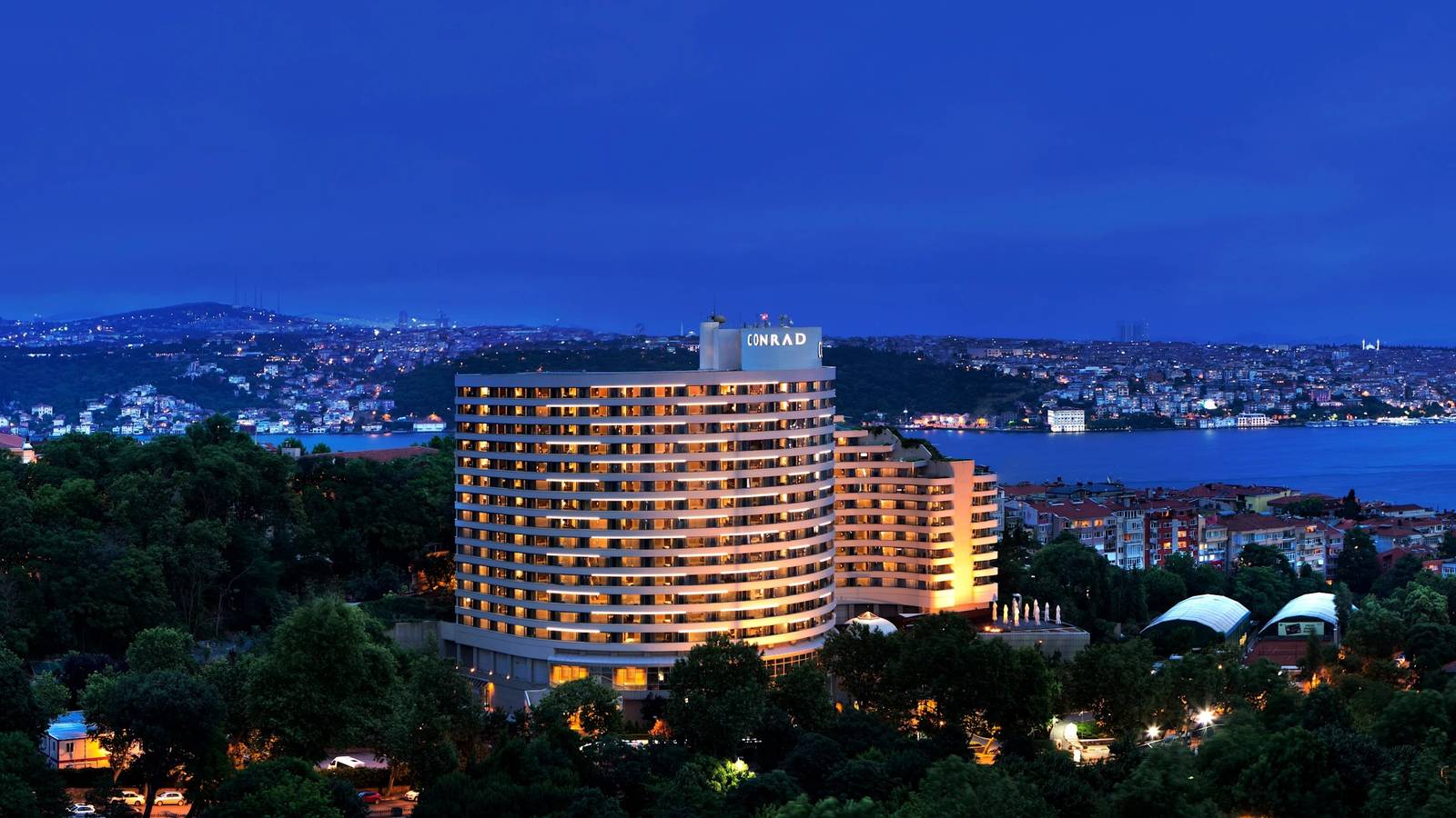 伊斯坦堡 Conrad 酒店夜景與博斯普魯斯海峽