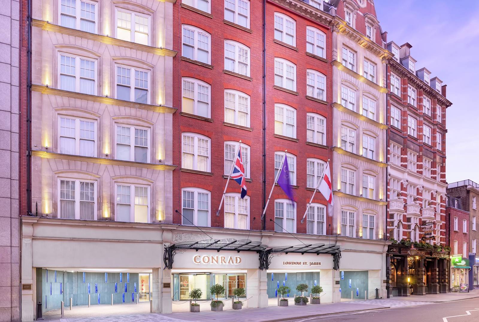 倫敦 Conrad London St. James 紅磚建築外觀