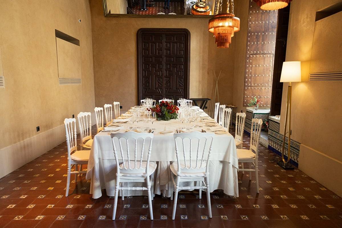 CoolRooms Palacio de Villapanés 私人包廂餐桌