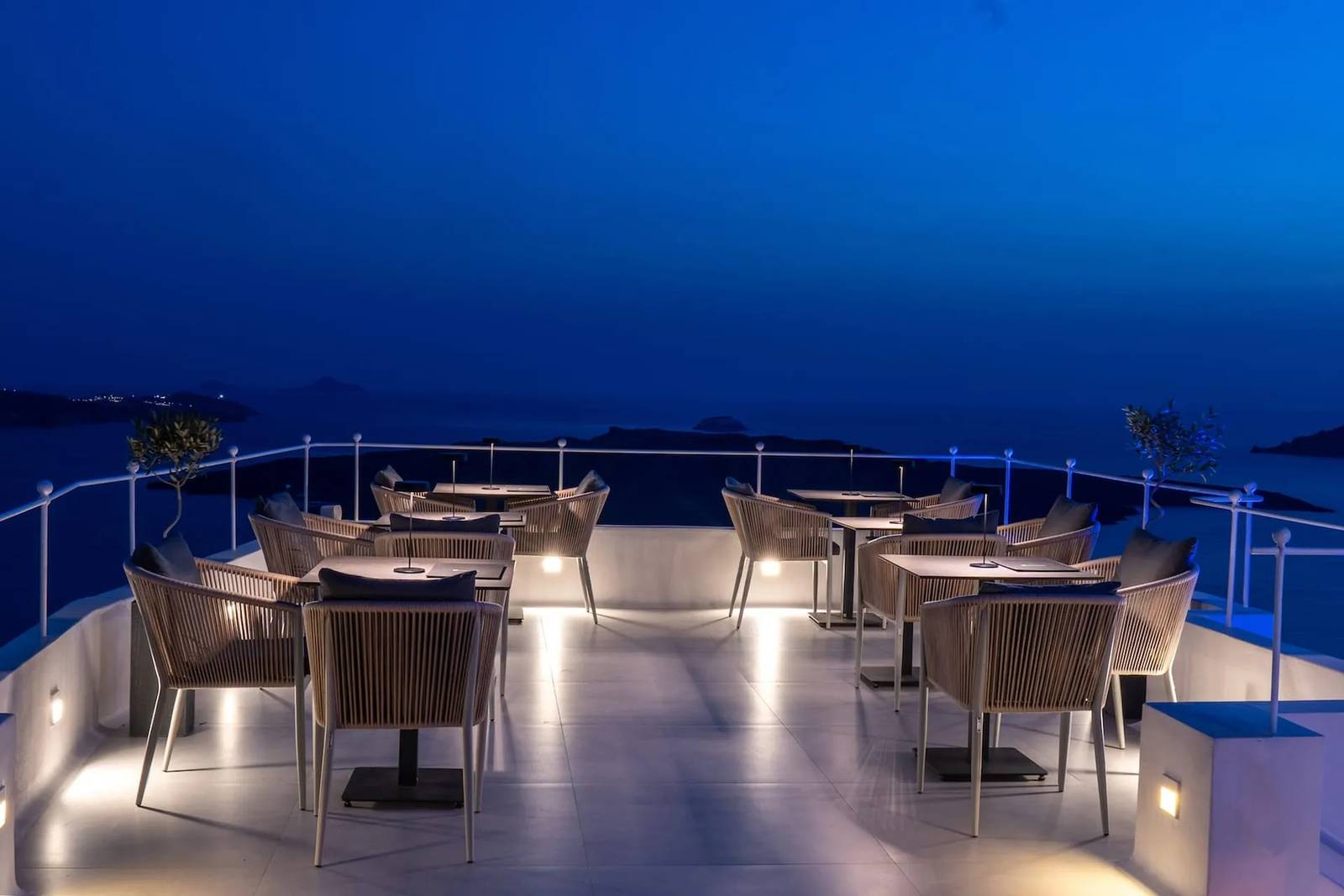 聖托里尼 Cosmopolitan Suites Cosmos Lounge Bar 夜間露台座位
