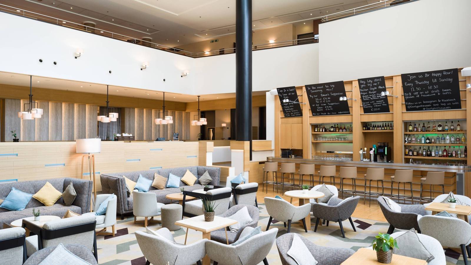 布魯塞爾萬怡酒店 Kitchen & Bar 吧台
