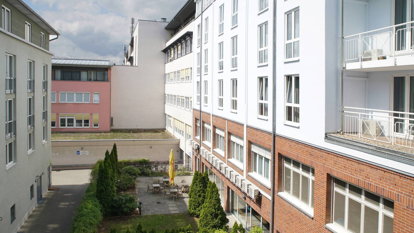 德勒斯登 Courtyard by Marriott 客房窗外的酒店內院