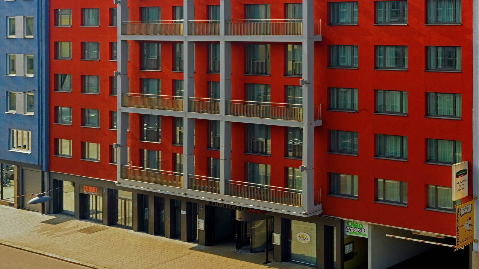 慕尼黑 Courtyard Munich City Center 位於 Schwanthalerstrasse 的紅色外觀