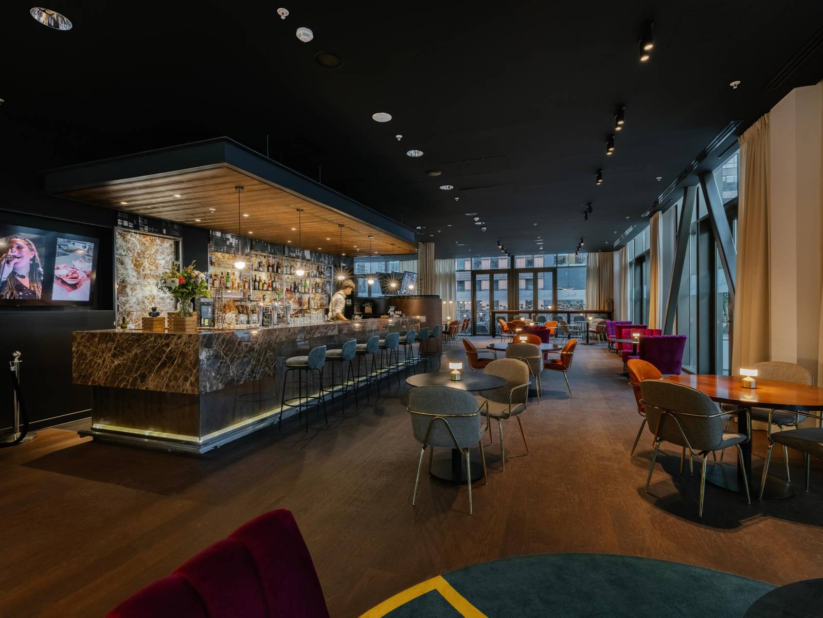 阿姆斯特丹南皇冠假日酒店 Manhattan Lounge Bar 吧台區