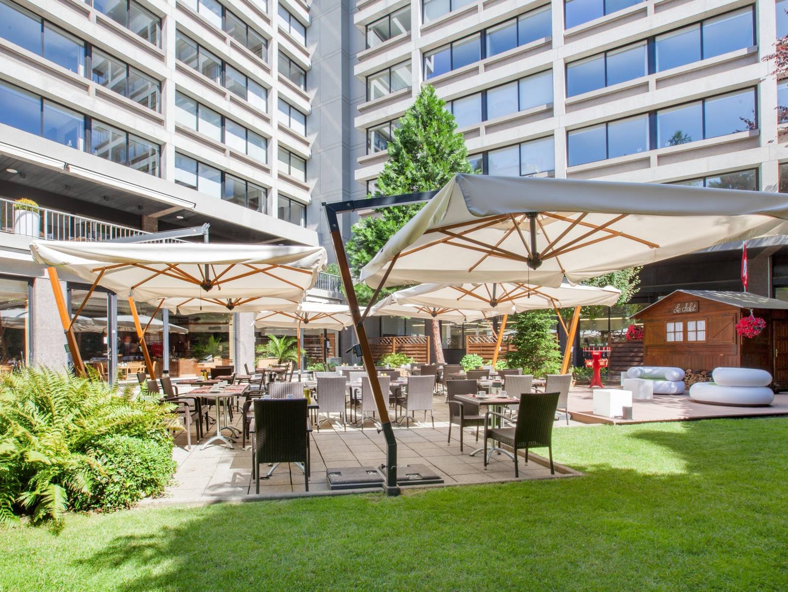 日內瓦 Crowne Plaza Geneva 花園與瑞士木屋