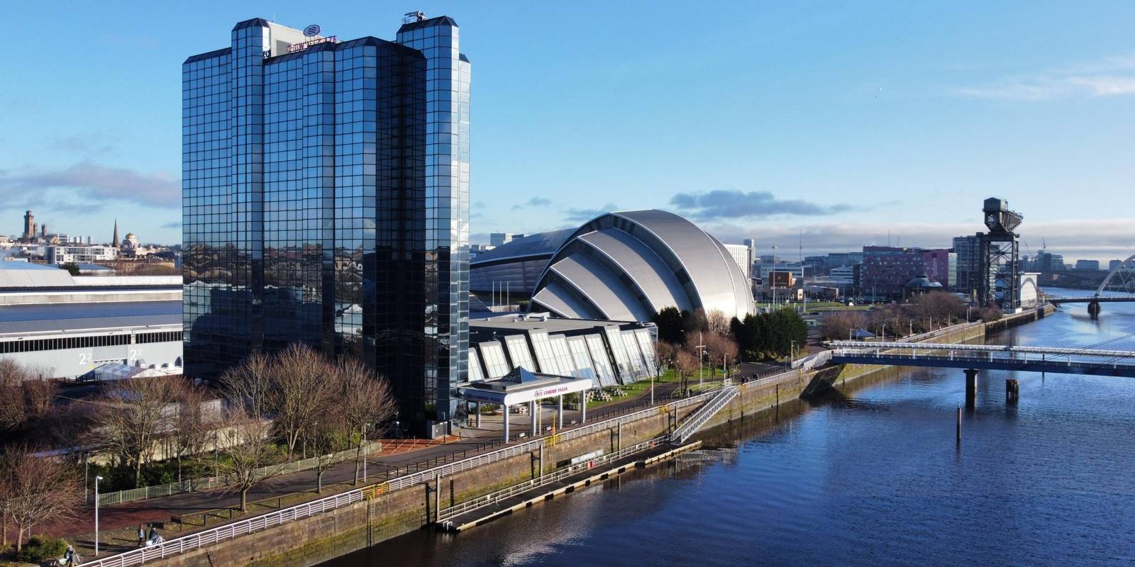 格拉斯哥 Crowne Plaza Glasgow 玻璃大樓與克萊德河畔 SEC 會展區