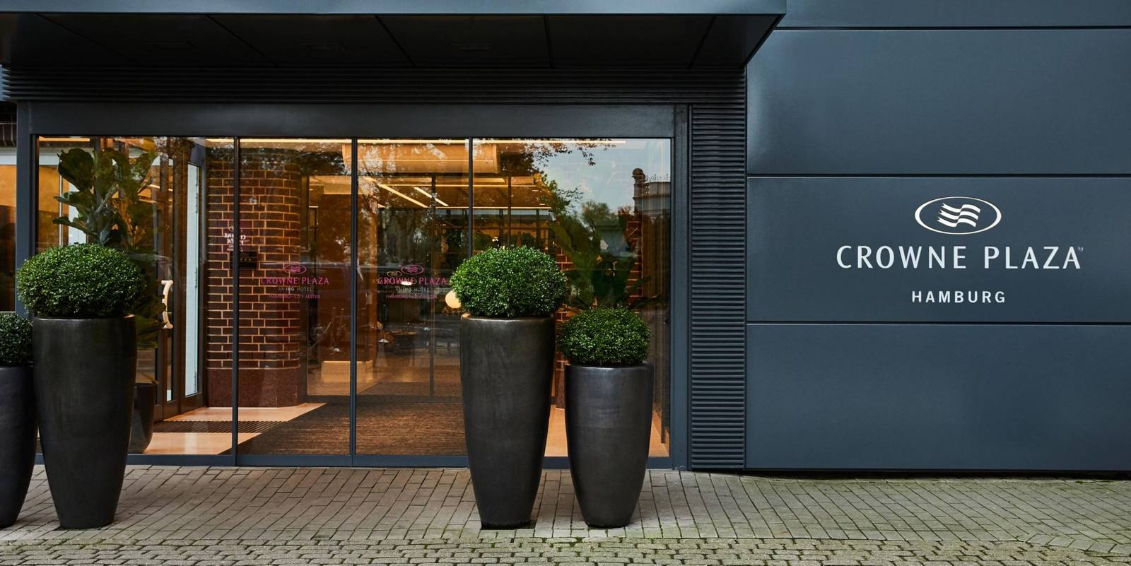Crowne Plaza Hamburg - City Alster 酒店入口