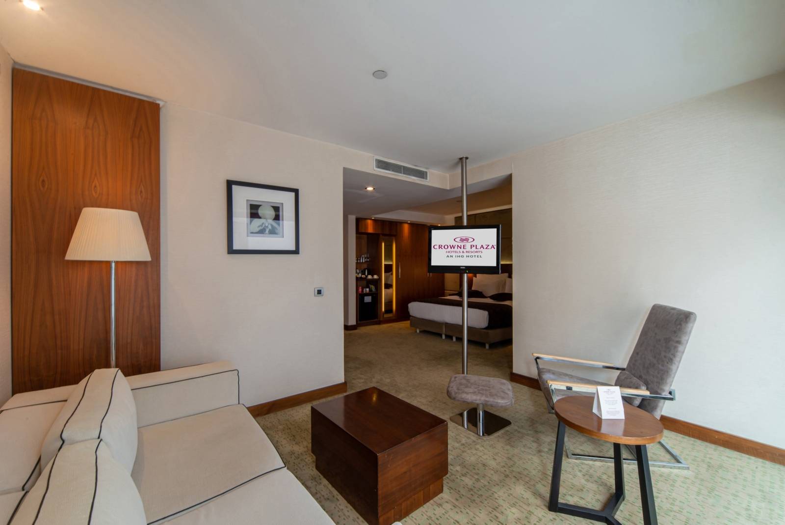 伊斯坦堡 Crowne Plaza Harbiye 套房起居室
