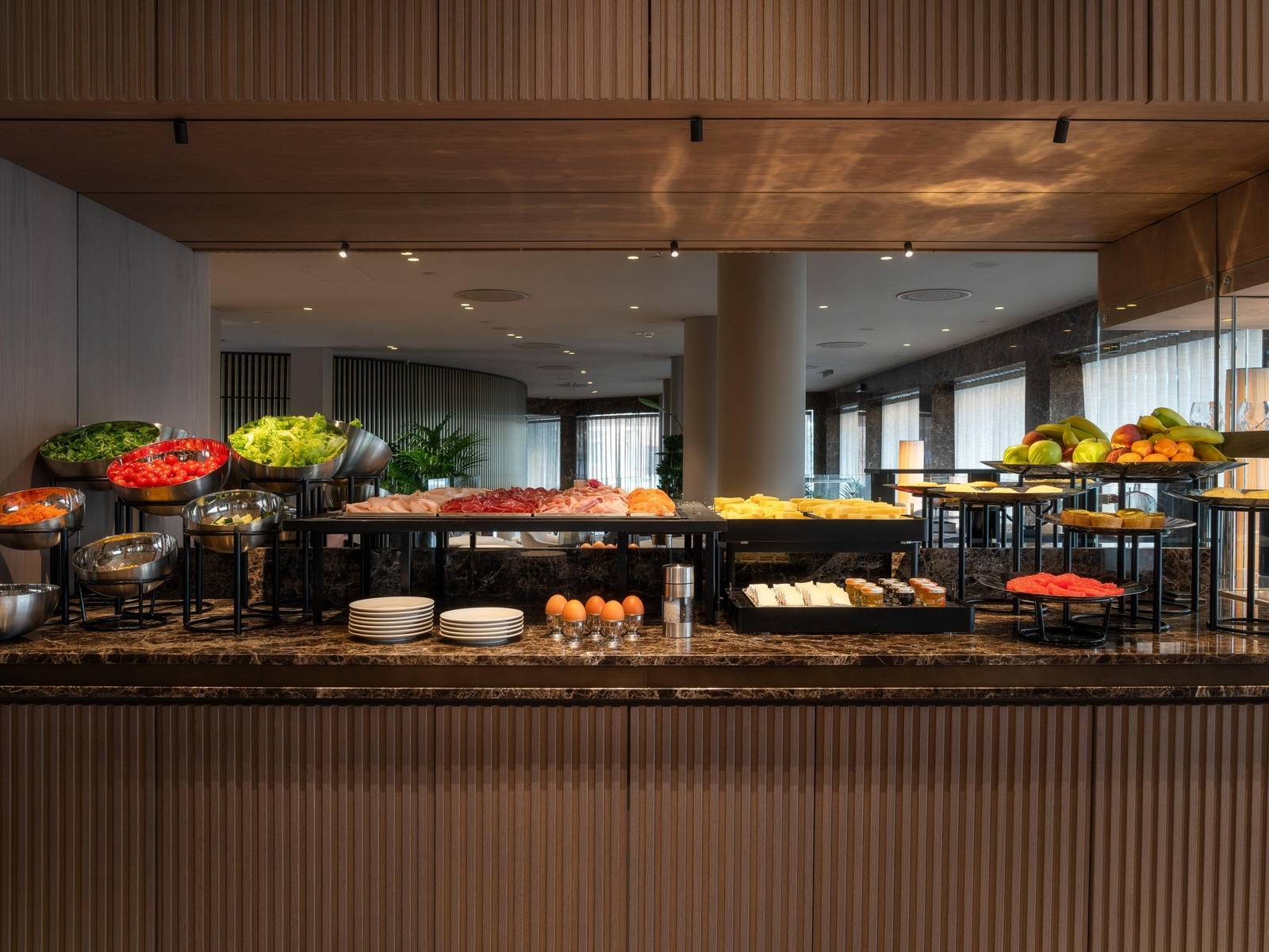 Crowne Plaza Milan City 自助早餐檯