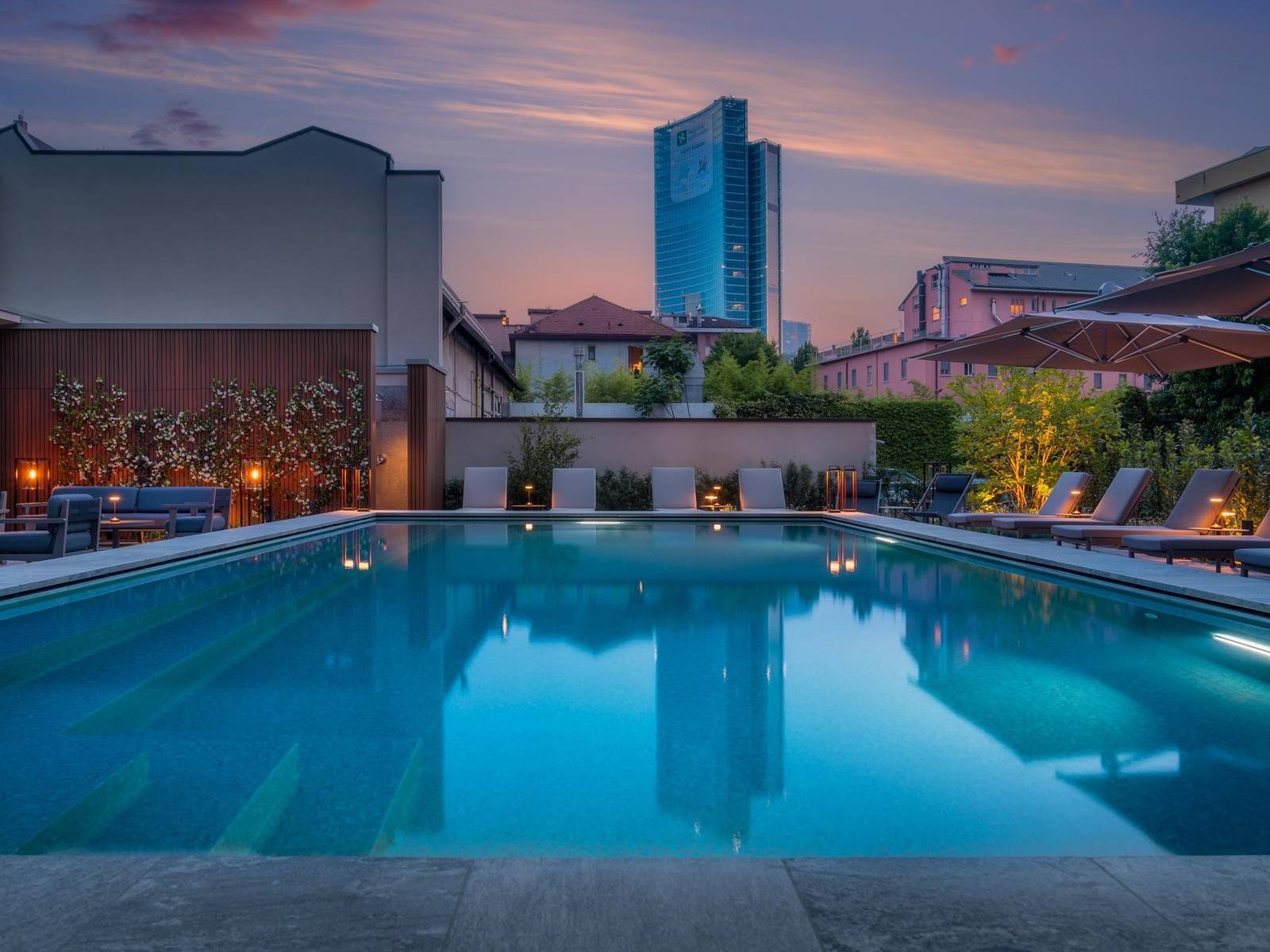 Crowne Plaza Milan City 內院戶外泳池