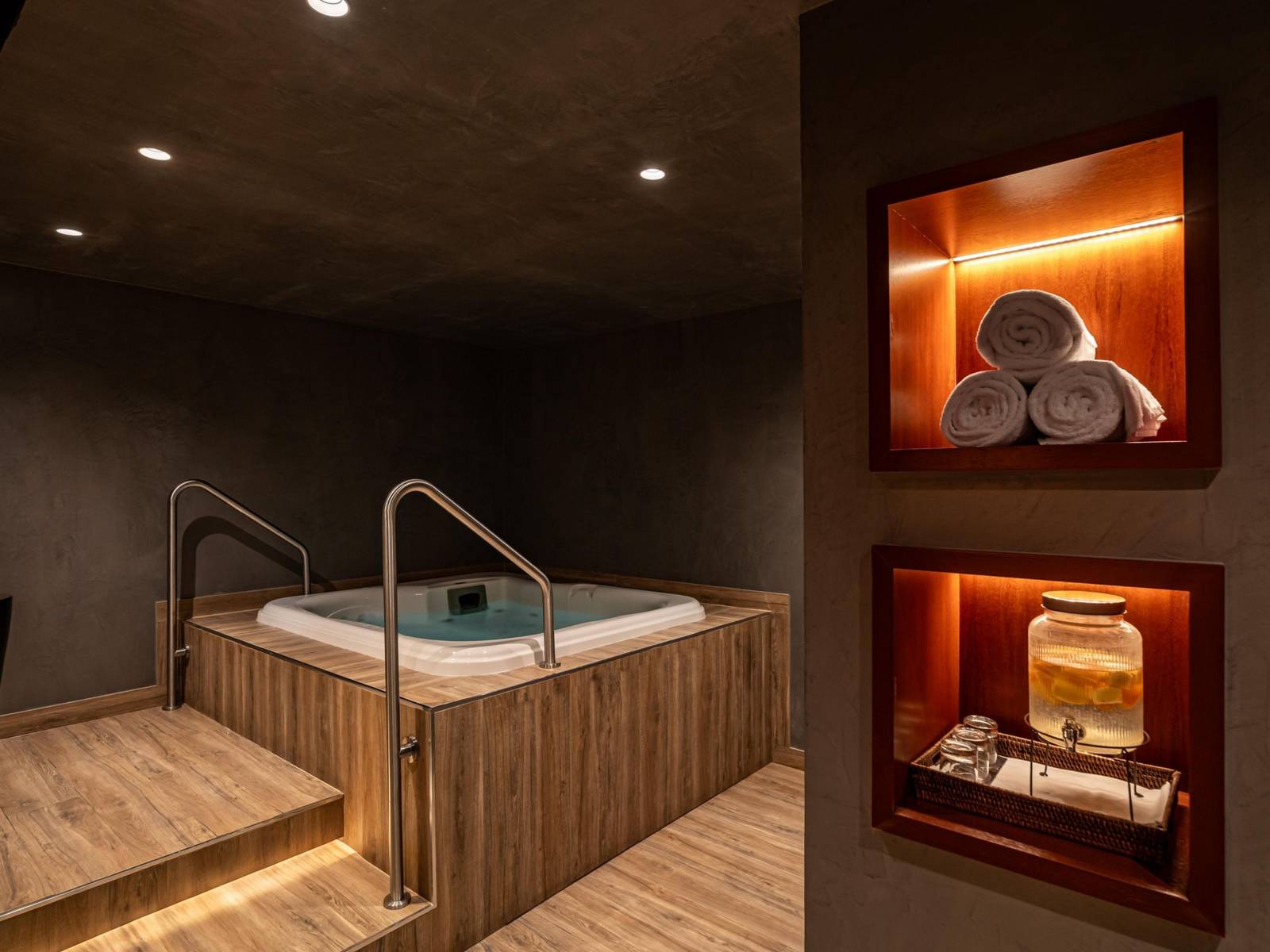 波多皇冠假日酒店 Porto Urban SPA 按摩池