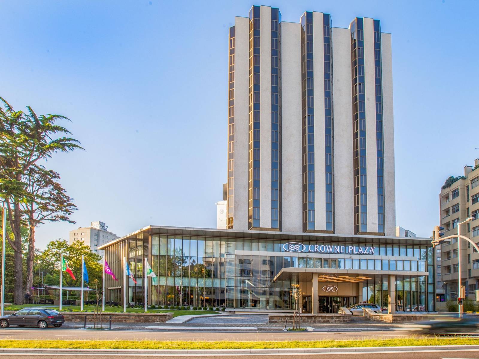波多皇冠假日酒店外觀與 Boavista 大道