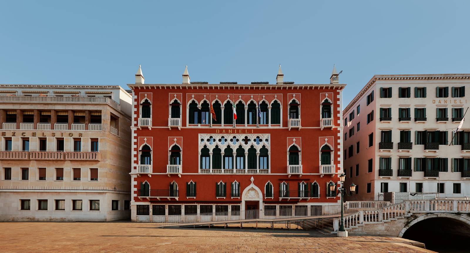 威尼斯丹尼爾四季酒店 Palazzo Dandolo 哥德式紅色立面
