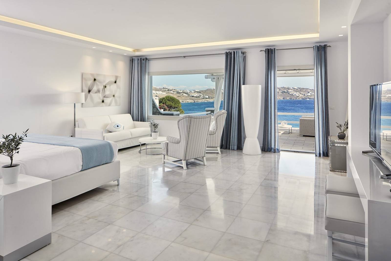 Grand Suite 海景套房臥室與起居區