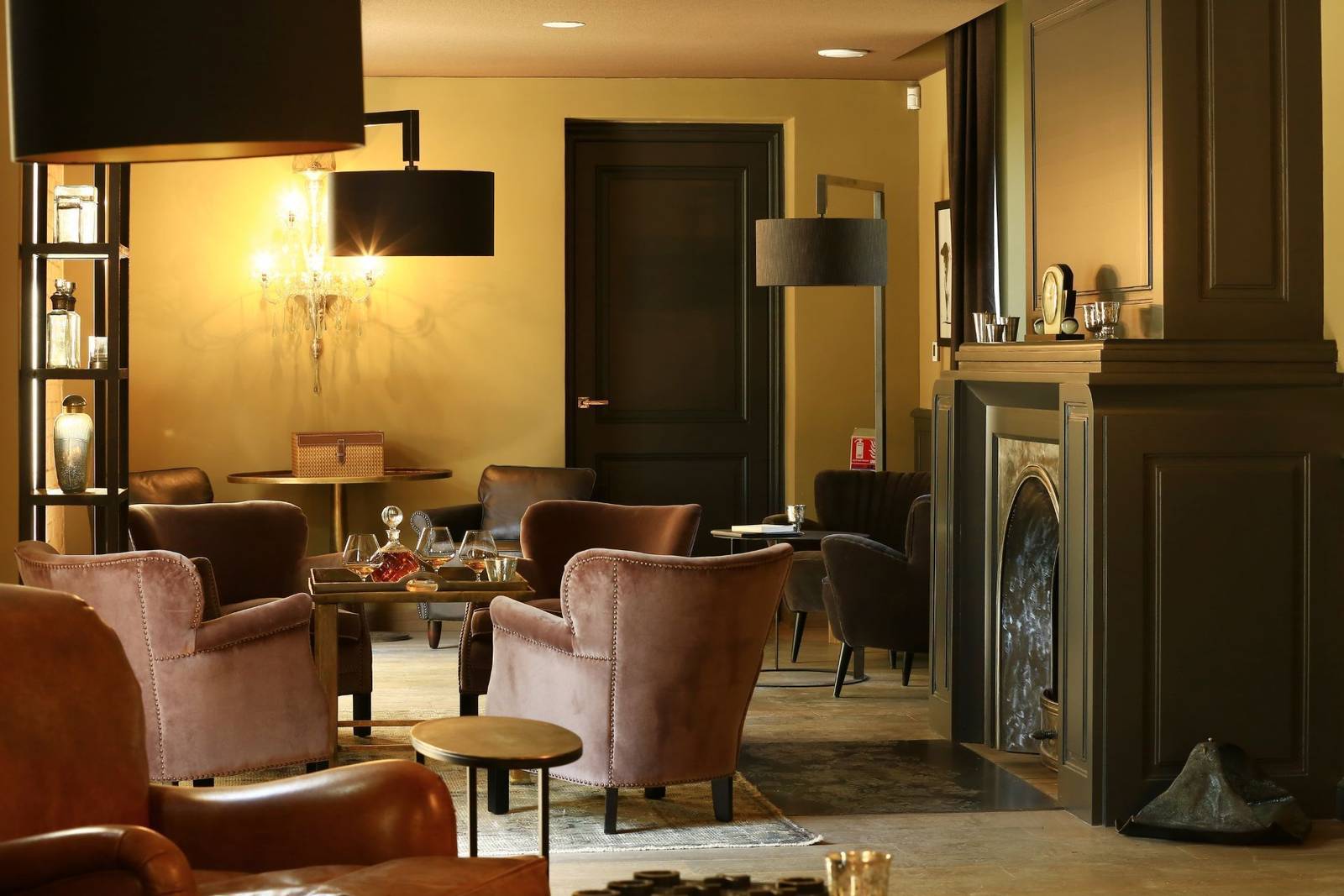Domaine de Manville 酒吧壁爐沙發區