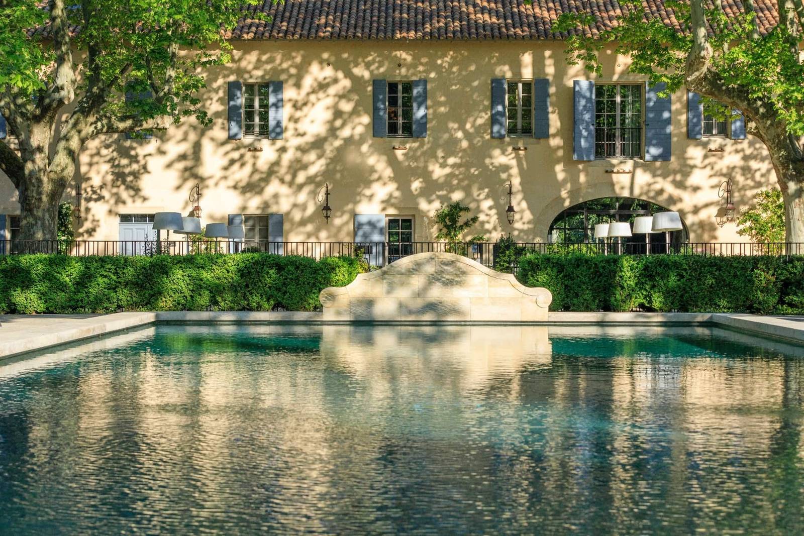 Domaine de Manville 石造主屋與戶外泳池
