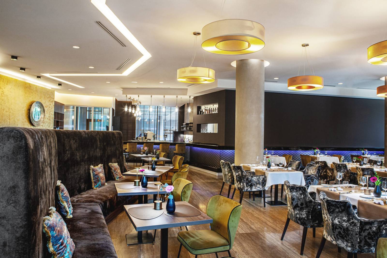 布拉提斯拉瓦 DoubleTree by Hilton Cloud Restaurant 餐廳與吧台