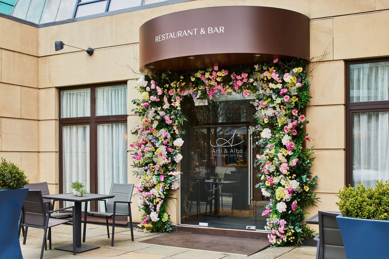 愛丁堡荷里路德萬豪酒店 Arti & Alba 花飾入口