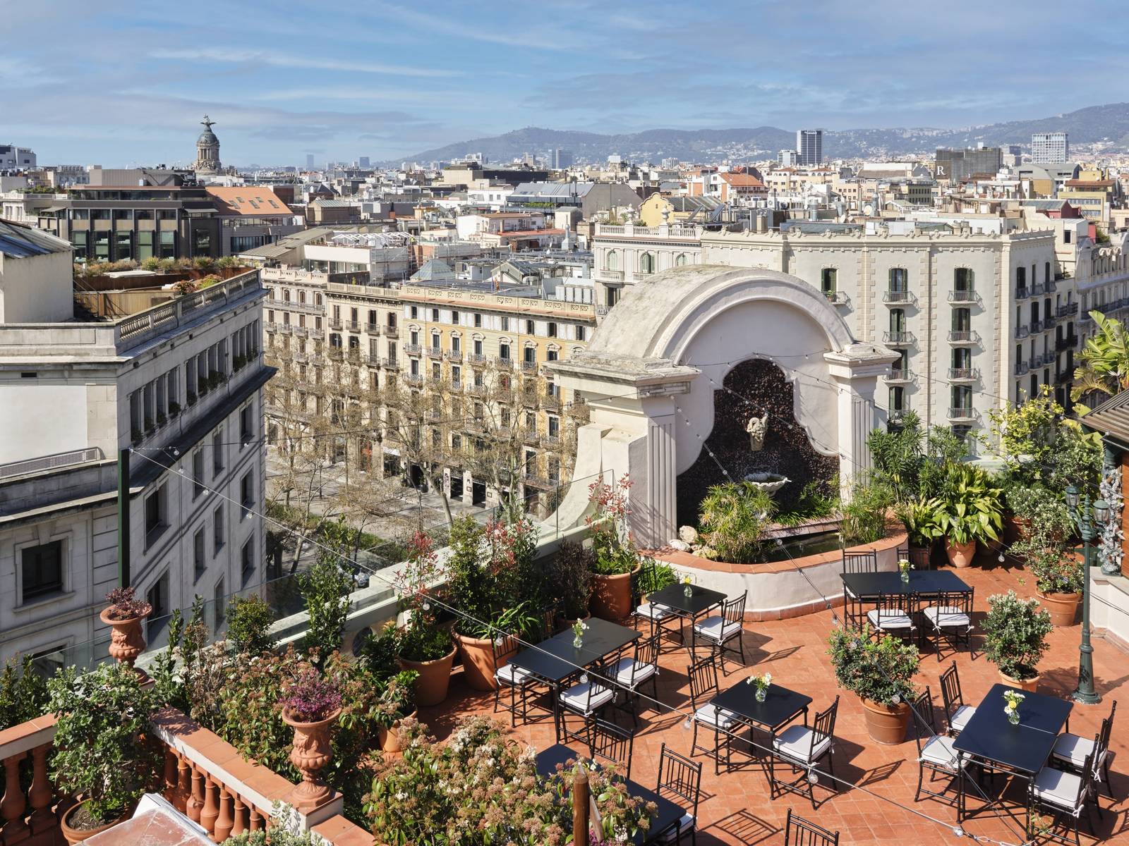El Palace Barcelona 頂樓露台與擴建區街景