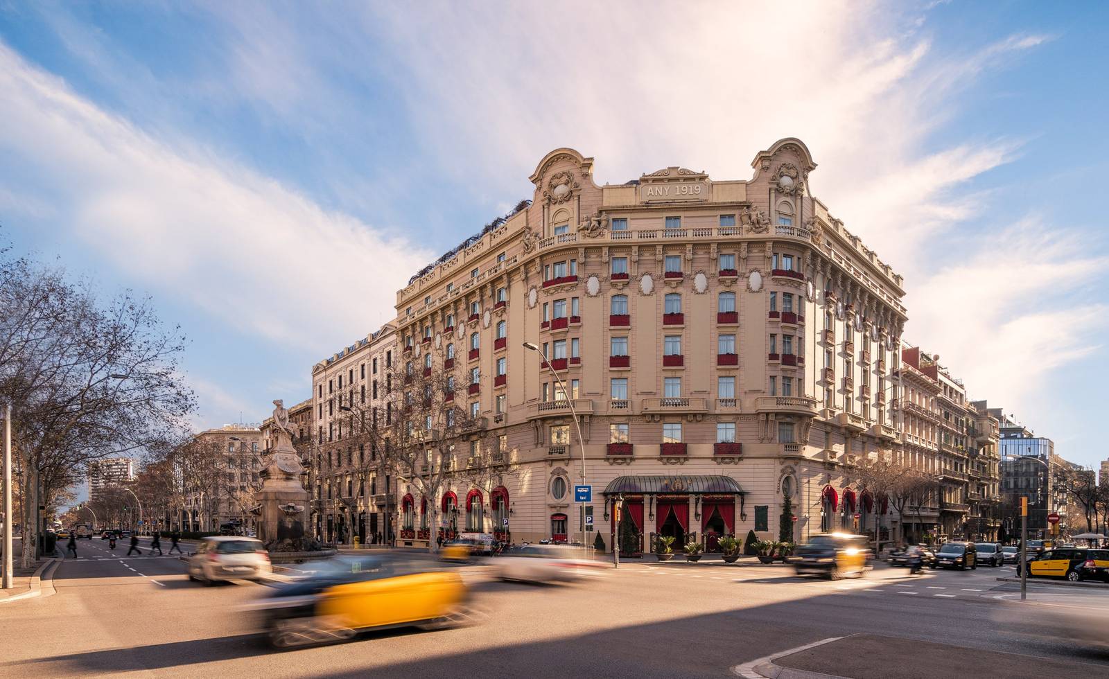 El Palace Barcelona 位於格蘭大道的百年酒店立面