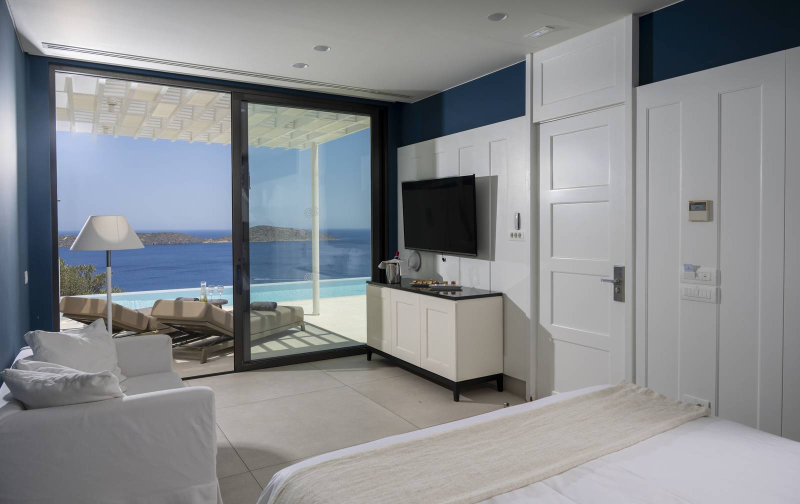 Elounda Gulf Villas Serenity Pool Suite 臥室