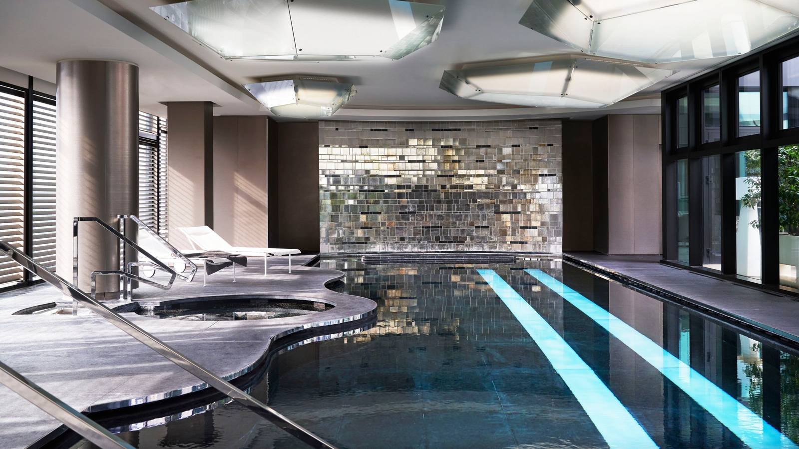 Excelsior Hotel Gallia 健身俱樂部的室內景觀泳池