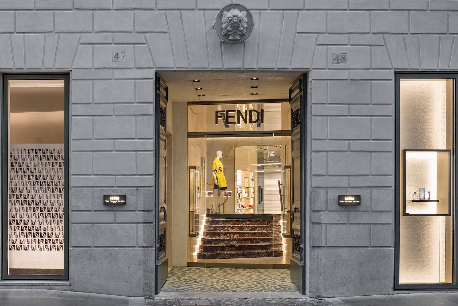 Via della Fontanella di Borghese 上的 Palazzo Fendi 入口