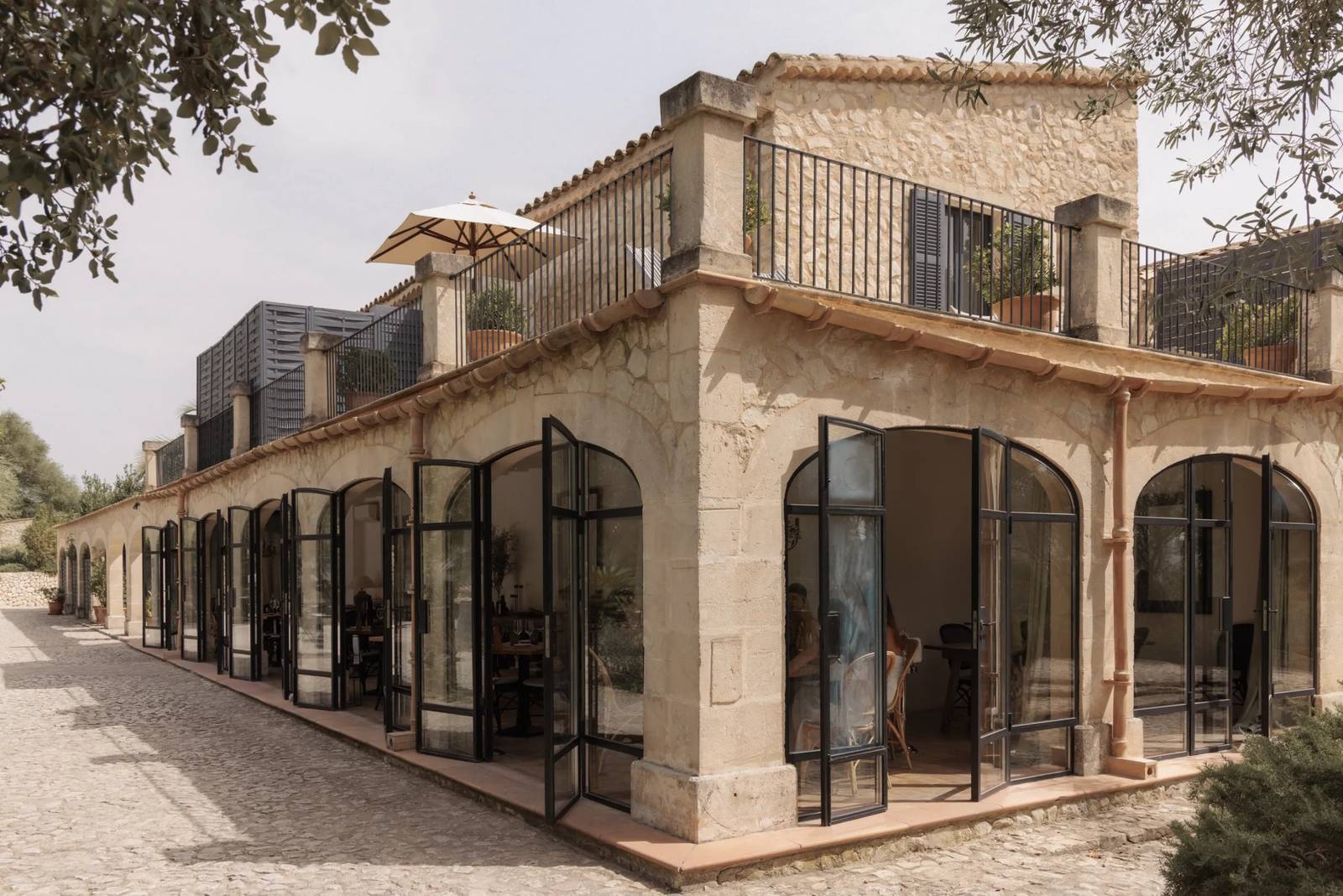 Finca Serena Mallorca 石砌農莊建築與拱廊