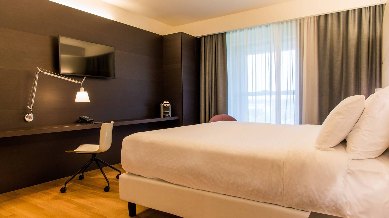 威尼斯梅斯特雷 Four Points by Sheraton 套房臥室
