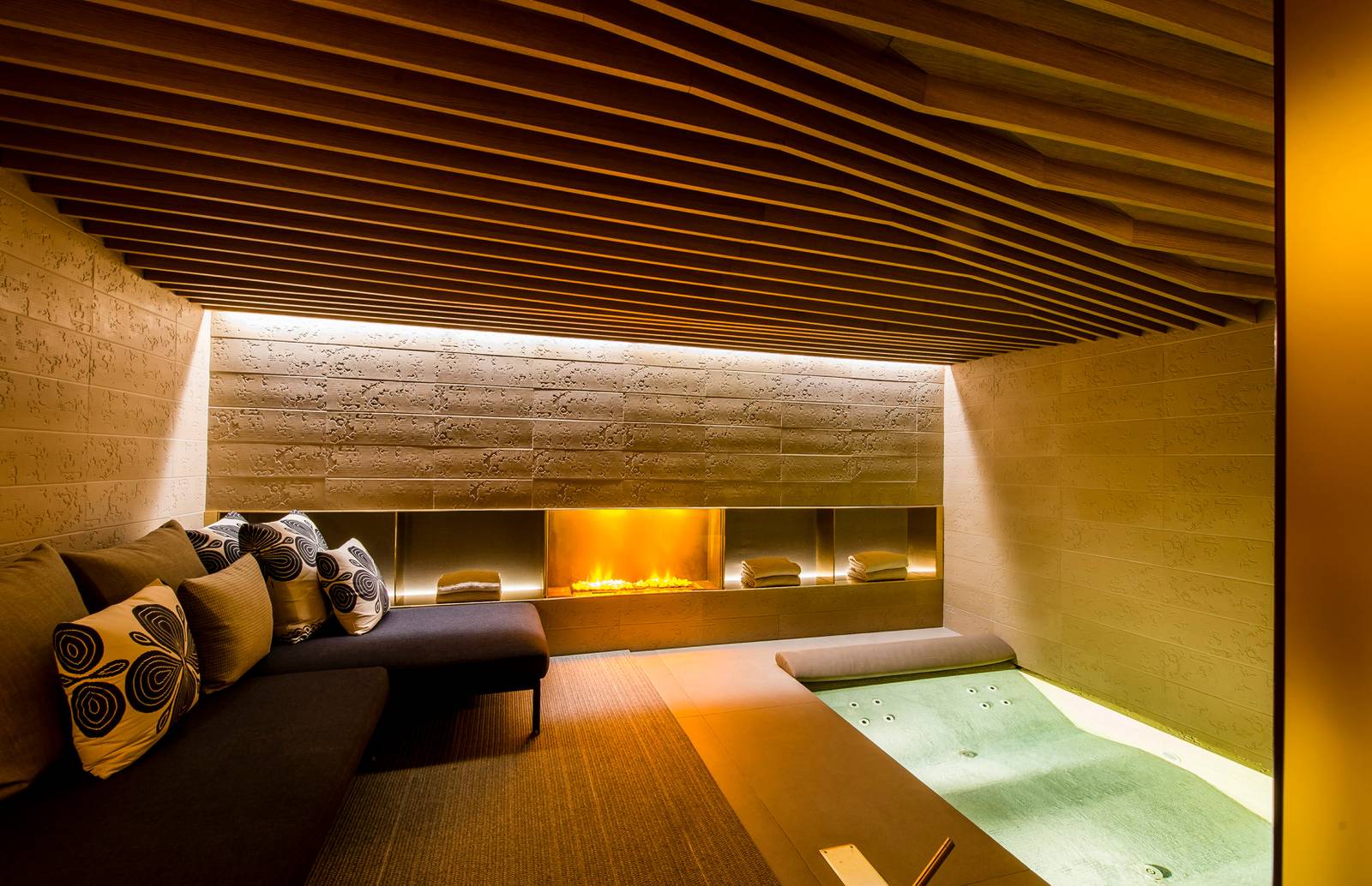 米蘭四季酒店 Spa 壁爐休憩區