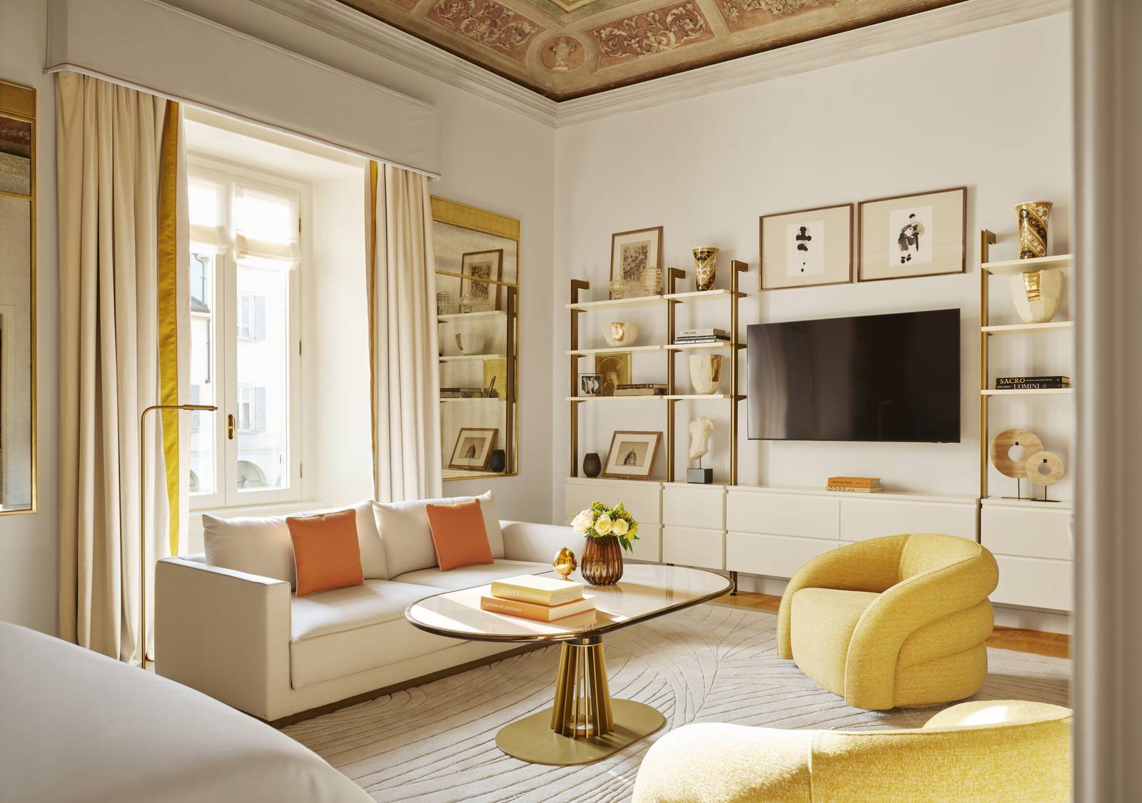米蘭四季酒店 Fresco Suite 起居室與濕壁畫天花板