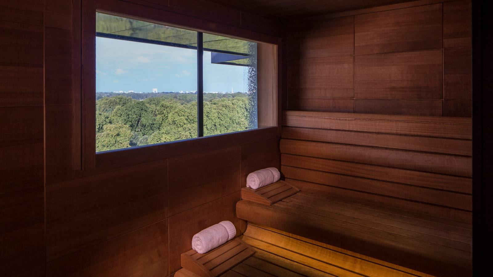 倫敦四季酒店 Spa 可眺望海德公園的桑拿室