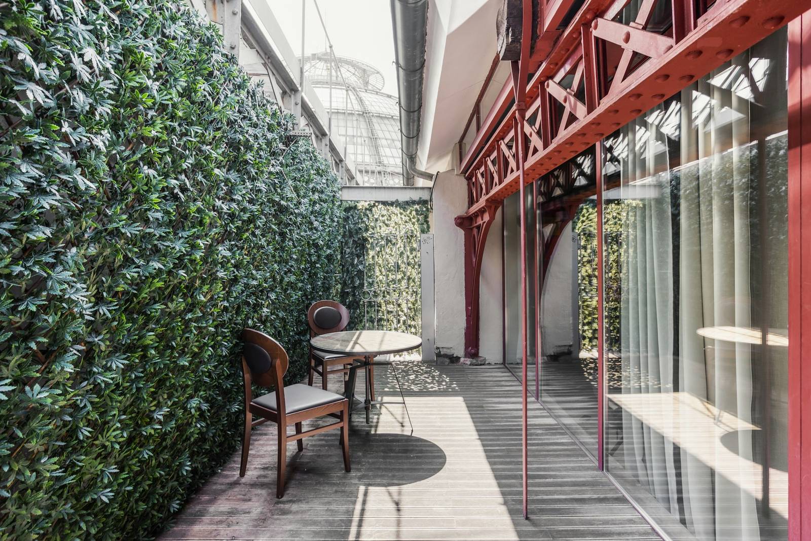 Galleria Vik Milano Grand Terrace Room 的綠牆私人露台