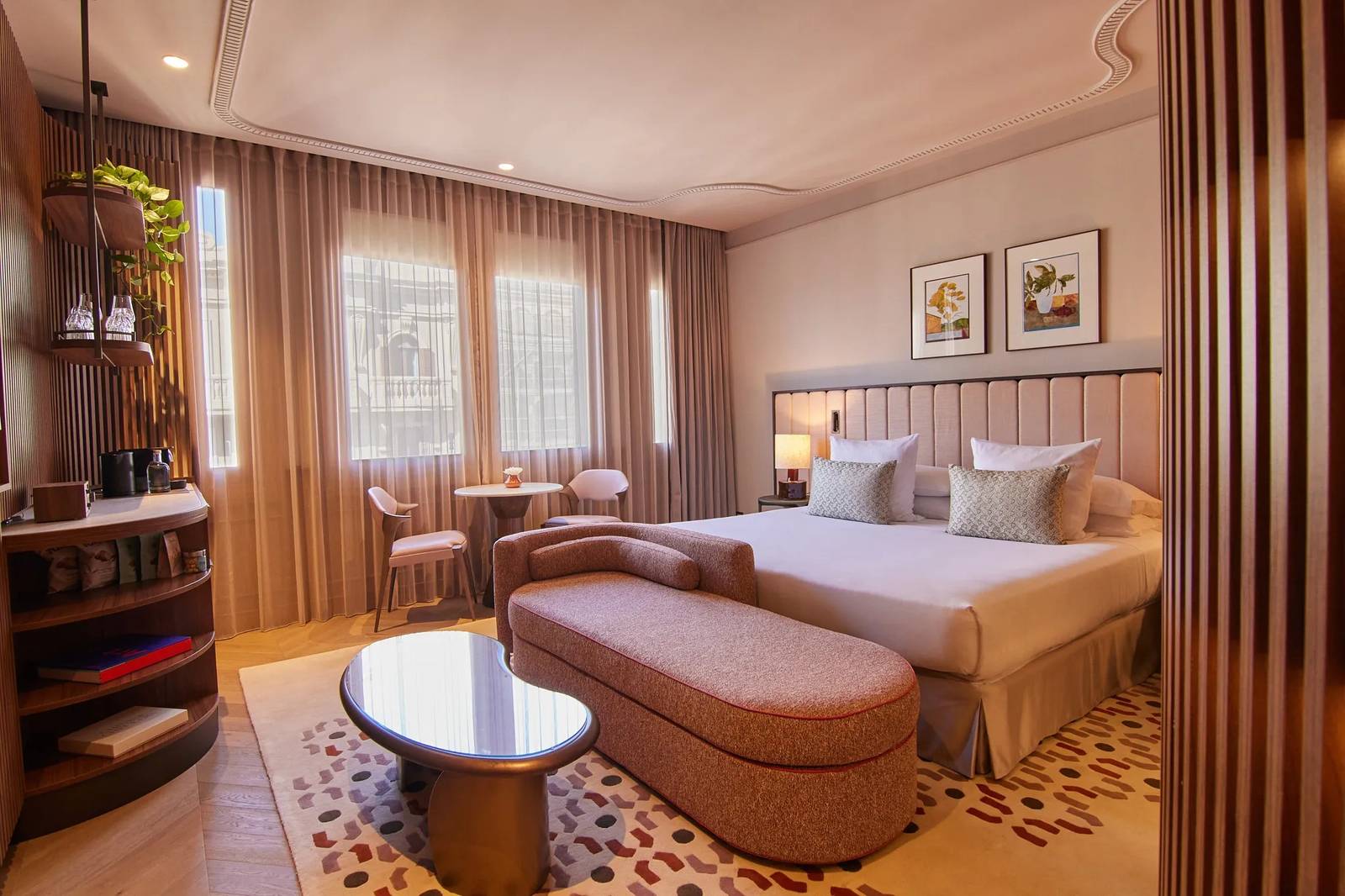 Grand Hotel Central 附沙發區的客房