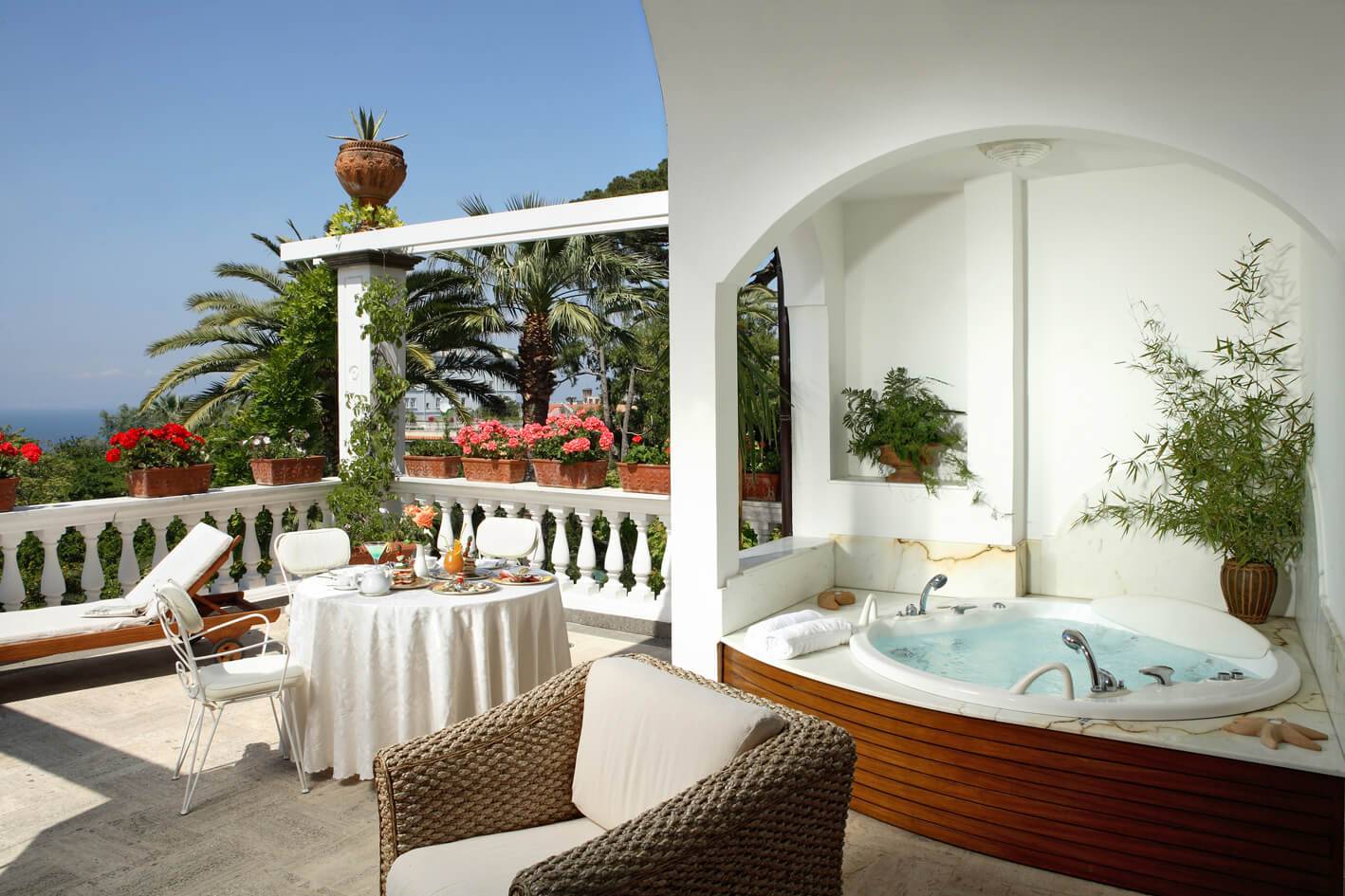 Grand Hotel Cocumella Top Suite 露台戶外按摩池